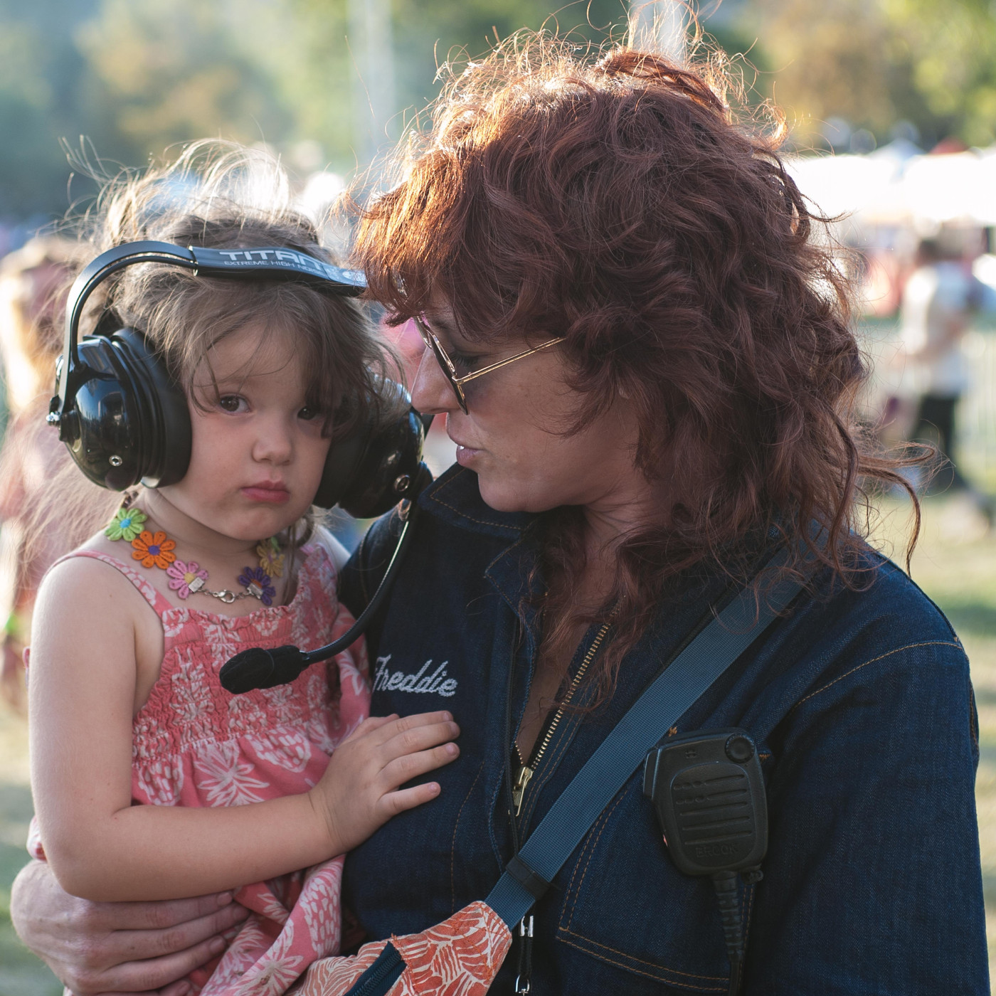 images/Desert Daze 2019/Julie Edwards spouse of Phil Pirrone with daughter watching pop perform DSC_8746